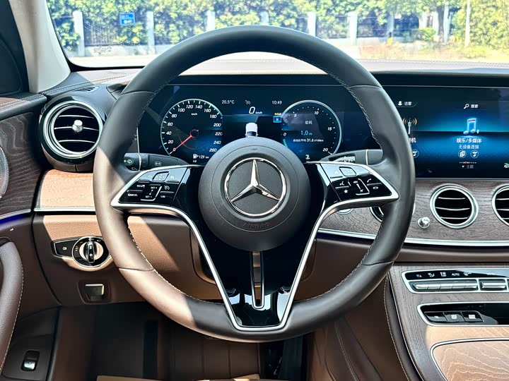 Mercedes-Benz E-Class 2023 E 300 L Luxury — фото 18