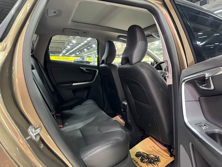 Volvo XC60 2017 T 5 AWD — фото 10