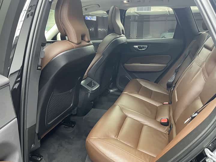Volvo XC60 2019 T 5 4 WD VI — фото 10