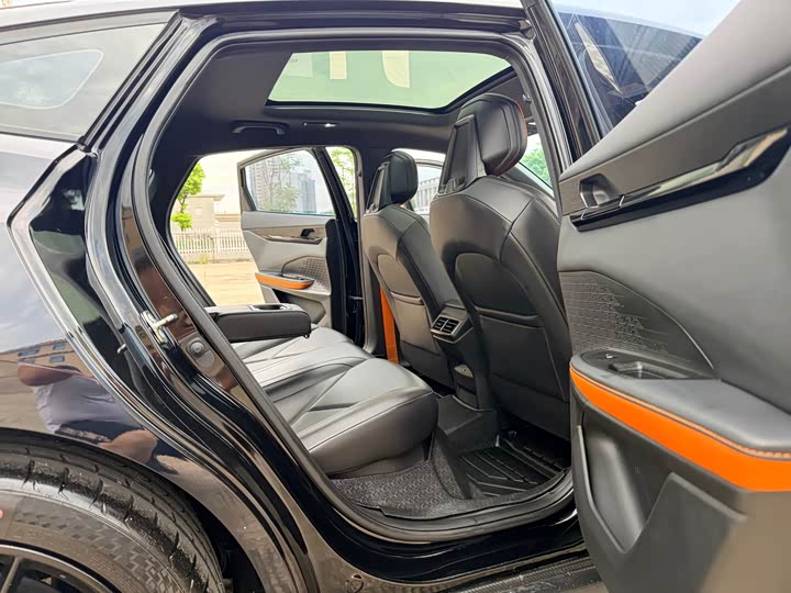 Changan UNI-V 2023 1.5 T Premium — фото 12