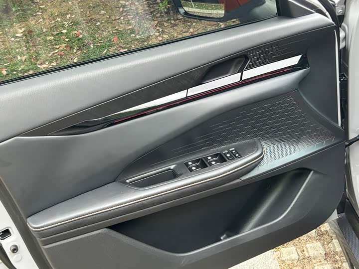 Changan UNI-V 2024 1.5 T Sport — фото 10