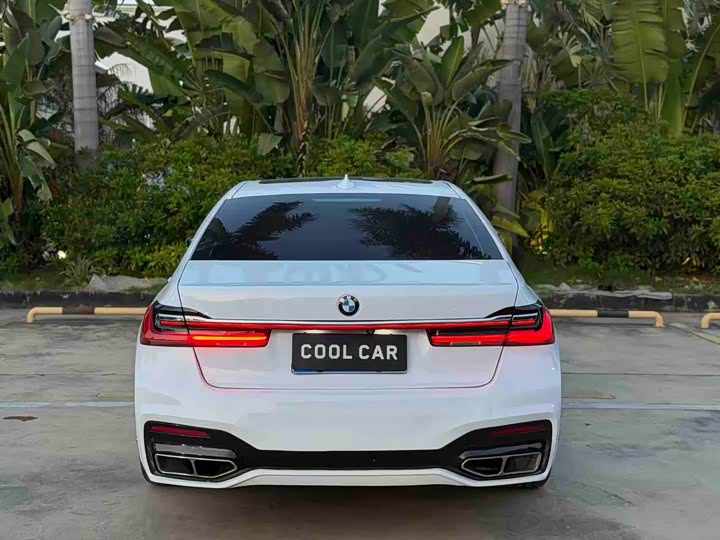 BMW 7-Series 2016 740 Li Leading — фото 21