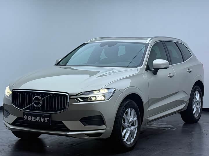 Volvo XC60 2018 T 5 4 WD — фото 1