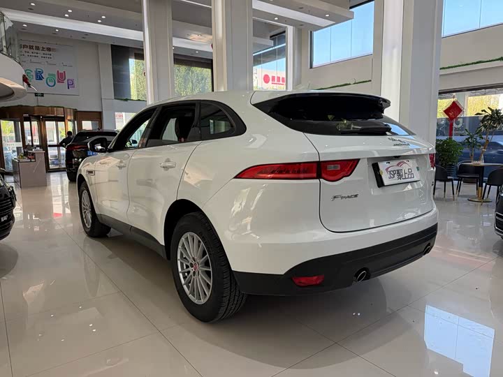 Jaguar F-PACE 2018 2.0 T 4 WD — фото 12