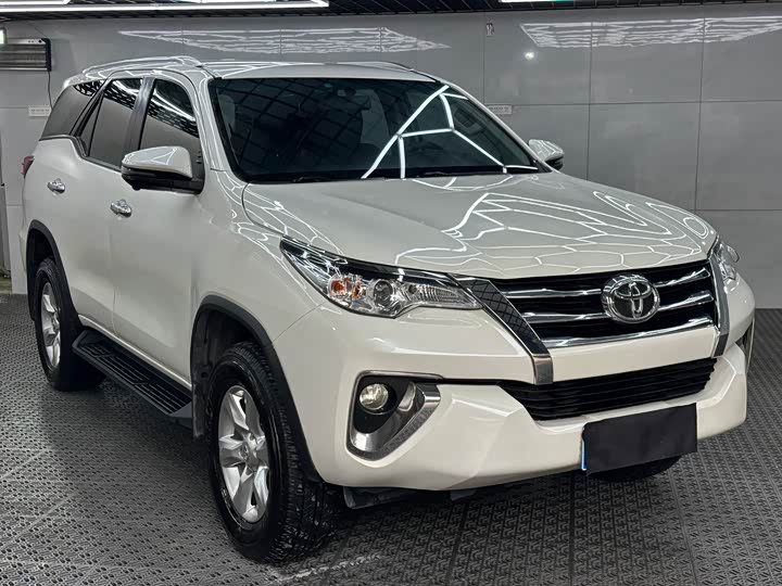 Toyota Fortuner 2017 2.7 L — фото 1