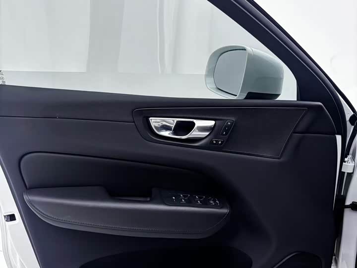 Volvo XC60 2022 B 5 4 WD — фото 14