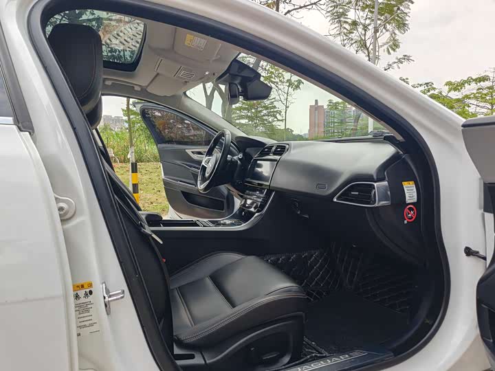 Jaguar XEL 2018 2.0 T 200 PS — фото 14