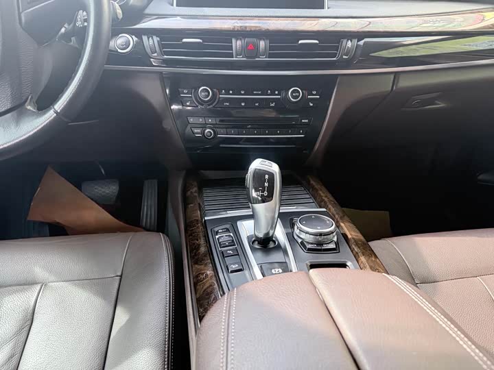 BMW X5 2014 x Drive 35i Leading — фото 16