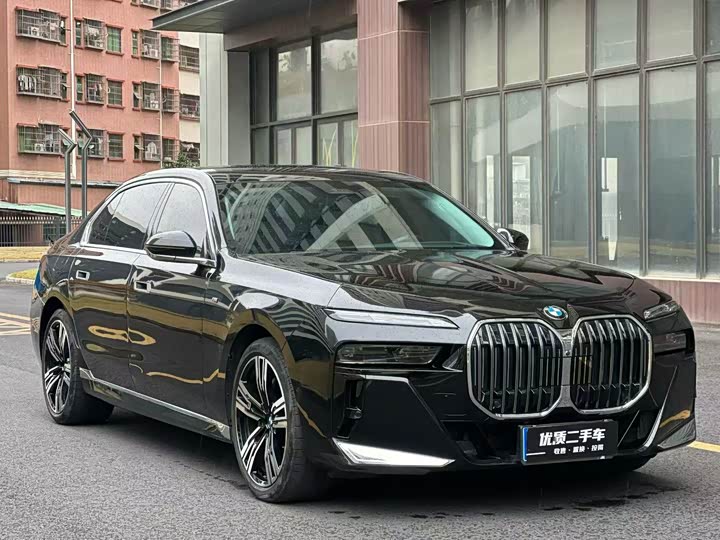 BMW 7-Series 2023 740 Li Leading — фото 1