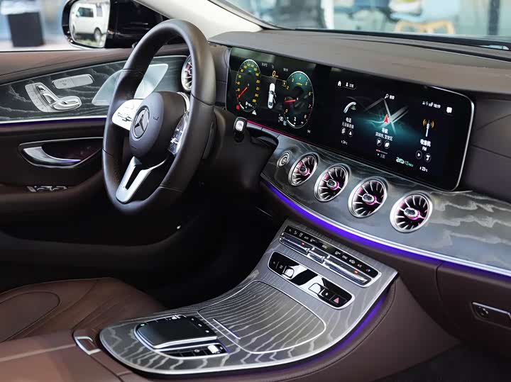 Mercedes-Benz CLS 2021 CLS 300 Luxury — фото 5