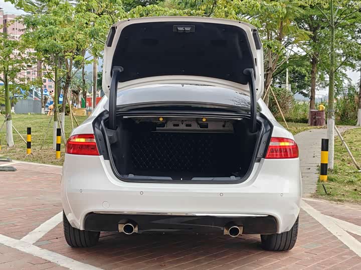 Jaguar XEL 2018 2.0 T 200 PS — фото 16