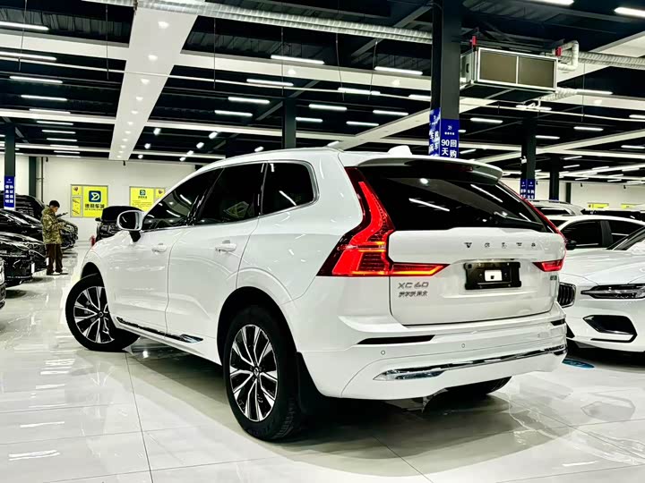 Volvo XC60 2024 B 5 4 WD — фото 7