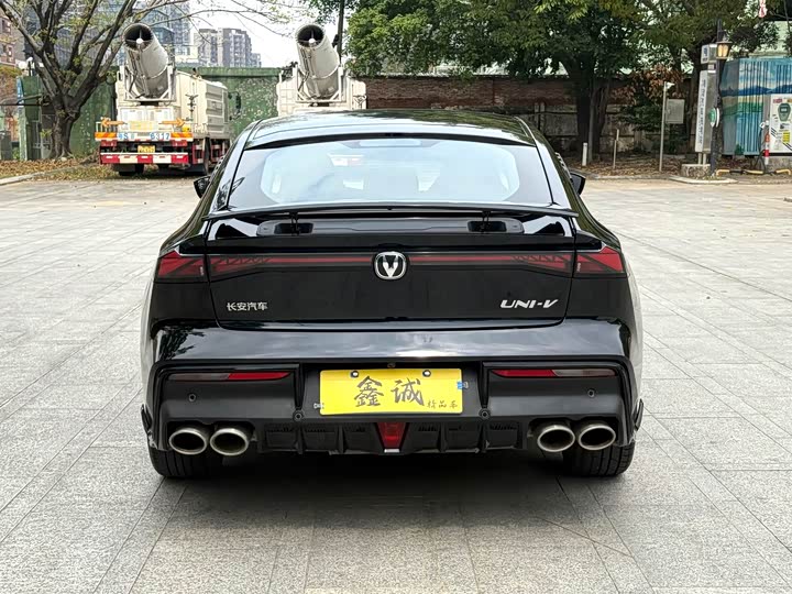 Changan UNI-V 2023 1.5 T — фото 17