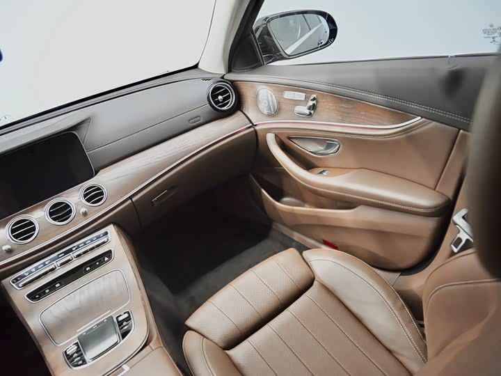 Mercedes-Benz E-Class 2022 E 300 L Luxury — фото 12