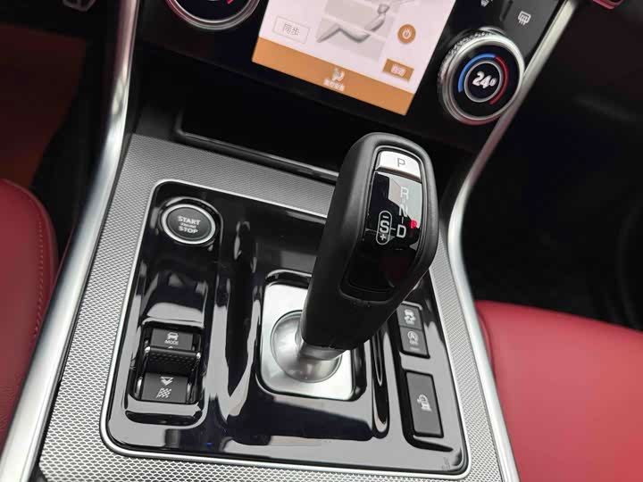 Jaguar XEL 2024 2.0 T 250 PS R-DYNAMIC S — фото 28