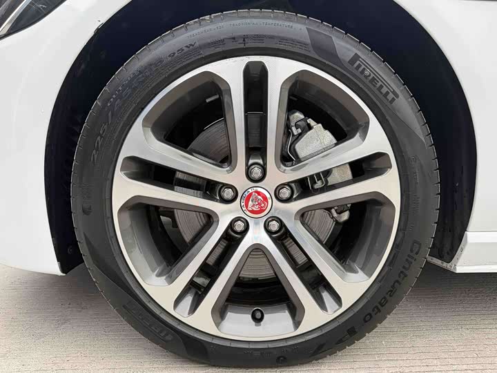 Jaguar XEL 2024 2.0 T 250 PS R-DYNAMIC S — фото 33