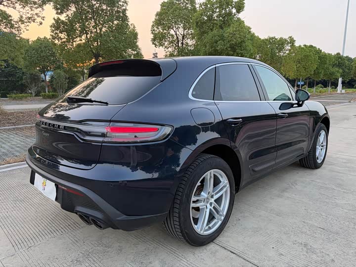 Porsche Macan 2023 Macan 2.0 T — фото 15