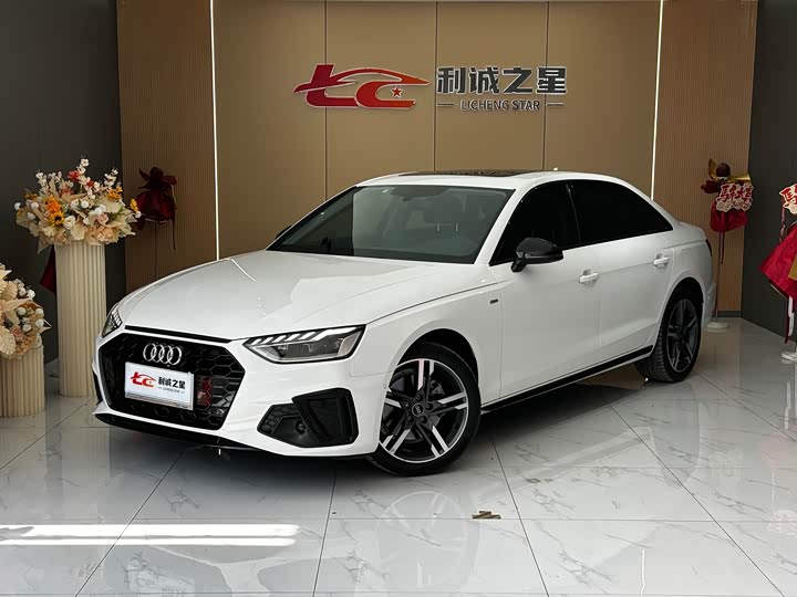 Audi A4L 2022 40 TFSI — фото 1