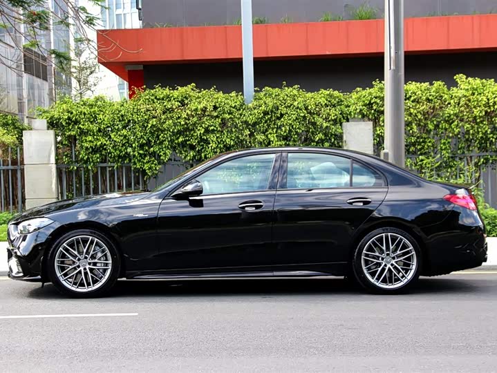 Mercedes-Benz C-Class 2025 AMG C 43 4 MATIC — фото 3