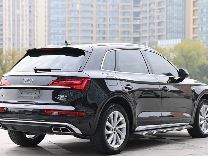 Audi Q5L 2022 40 T — фото 6
