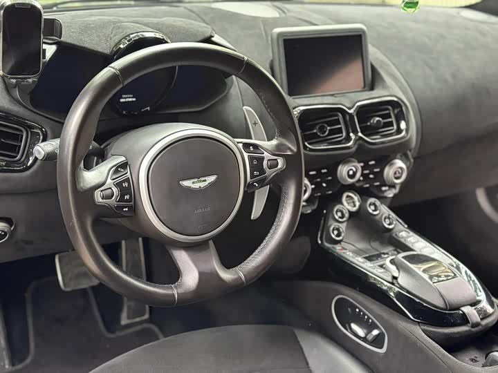 Aston Martin V8 Vantage 2018 4.0 T V 8 Coupe — фото 5