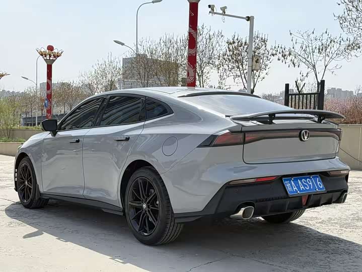Changan UNI-V 2024 1.5 T Premium — фото 9