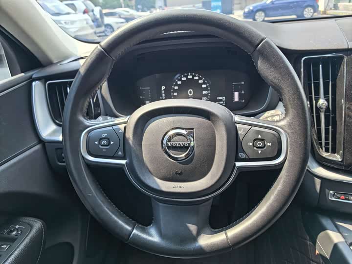 Volvo XC60 2018 T 5 4 WD — фото 13