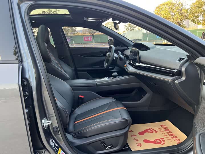 Changan UNI-V 2024 1.5 T Premium — фото 20