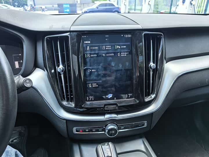 Volvo XC60 2018 T 5 4 WD — фото 16