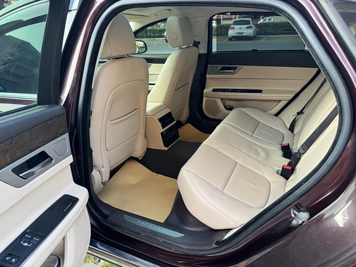 Jaguar XFL 2017 XFL 2.0 T 240 PS — фото 11