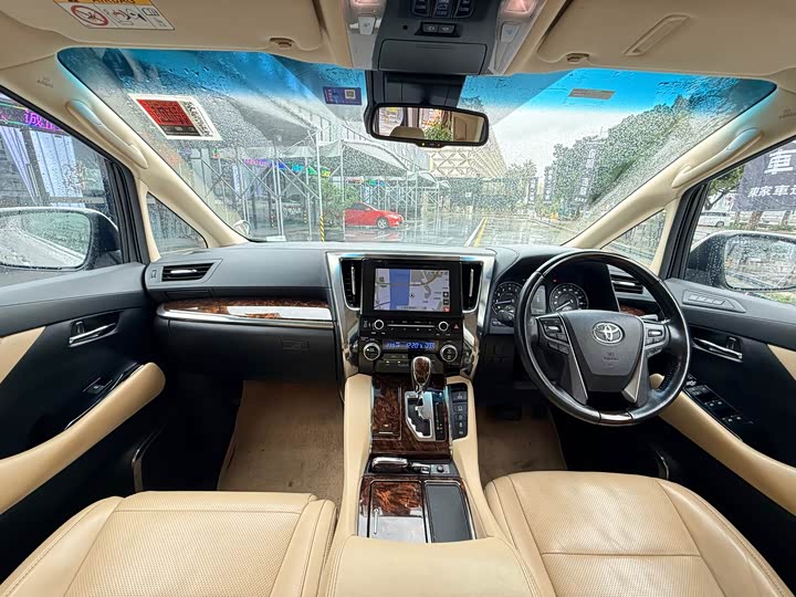 Toyota Alphard — фото 11