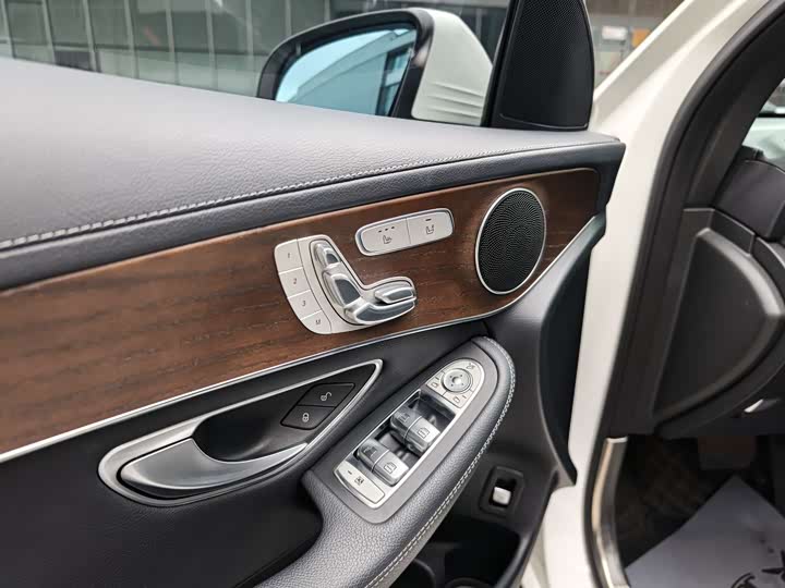 Mercedes-Benz GLC 2022 GLC 260 L 4 MATIC Luxury — фото 5