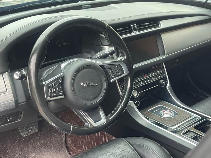 Jaguar XFL 2018 XFL 2.0 T 250 PS — фото 4