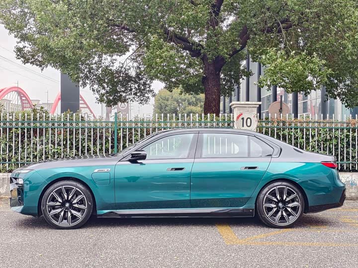 BMW i 7 M 70 L 2023 M 70 L — фото 4