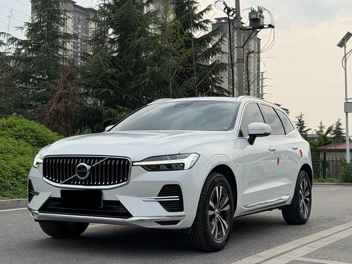Volvo XC60 2023 B 5 4 WD — фото 1