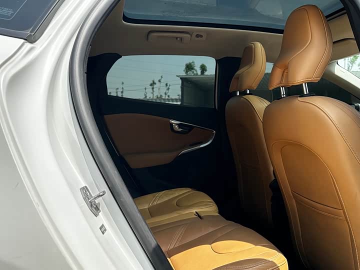 Volvo V40 2017 T 3 — фото 16