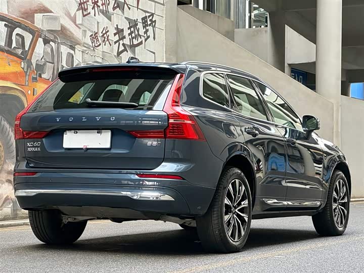 Volvo XC60 2025 B 5 4 WD — фото 5