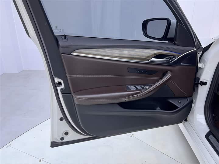 BMW 5-Series 2018 530 Li Leading — фото 17