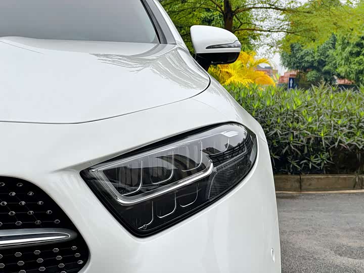 Mercedes-Benz CLS 2021 CLS 300 — фото 32