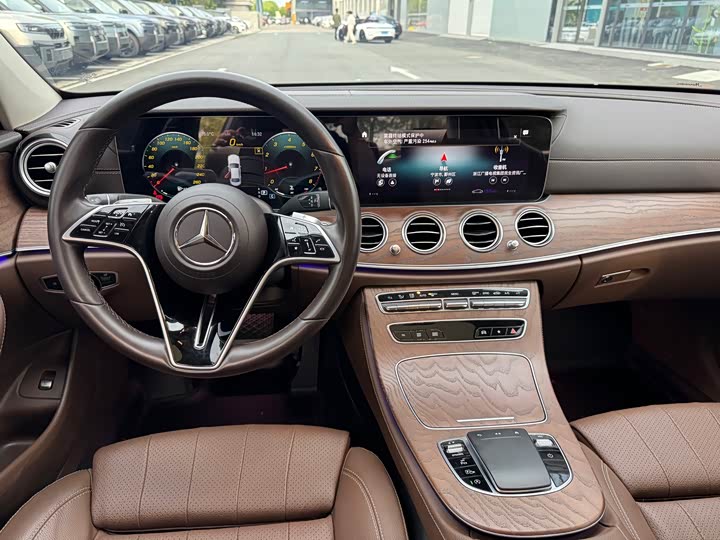 Mercedes-Benz E-Class E 260 L — фото 10