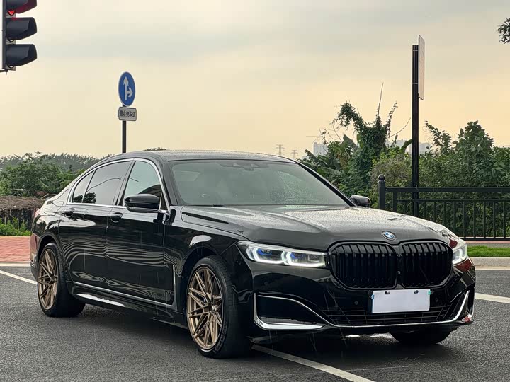 BMW 7-Series 2018 740 Li x Drive M — фото 3