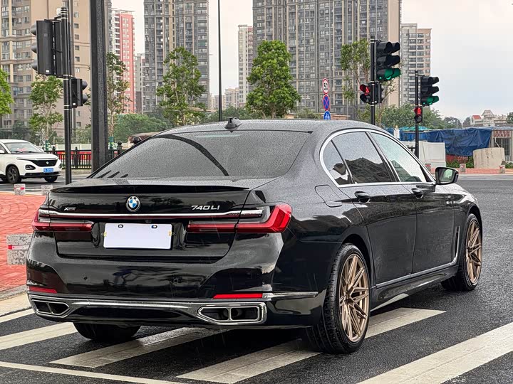 BMW 7-Series 2018 740 Li x Drive M — фото 14