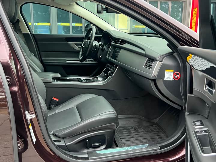 Jaguar XFL 2018 XFL 2.0 T 200 PS — фото 4