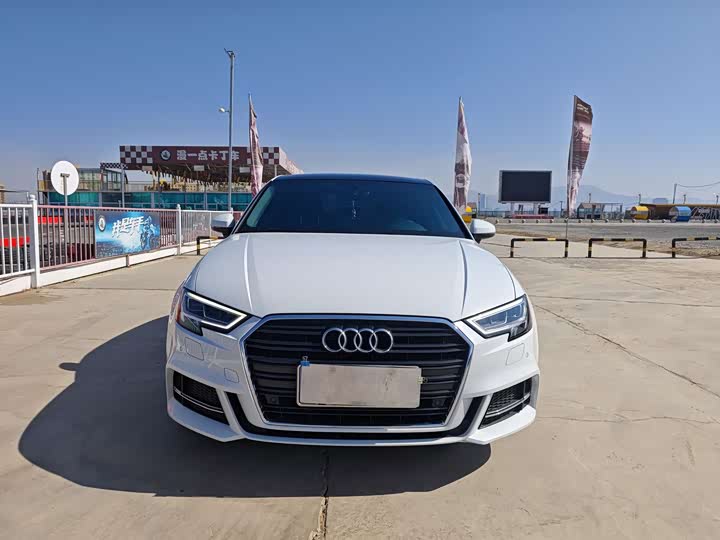 Audi A3 2019 Limousine 35 TFSI V — фото 2