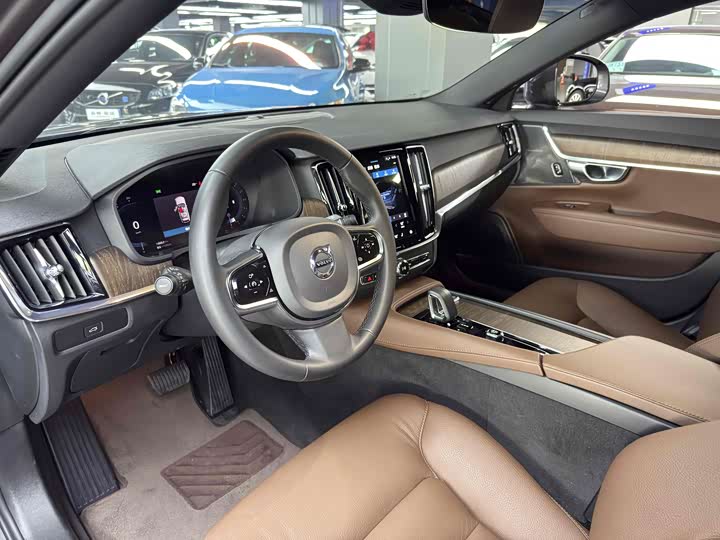 Volvo V90 2024 Cross Country B 5 AWD — фото 4