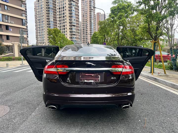 Jaguar XF 2015 XF 3.0 SC R-Sport — фото 15