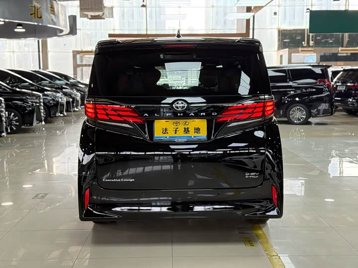 Toyota Alphard — фото 23