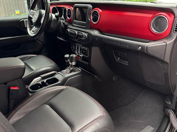 Jeep Wrangler — фото 12