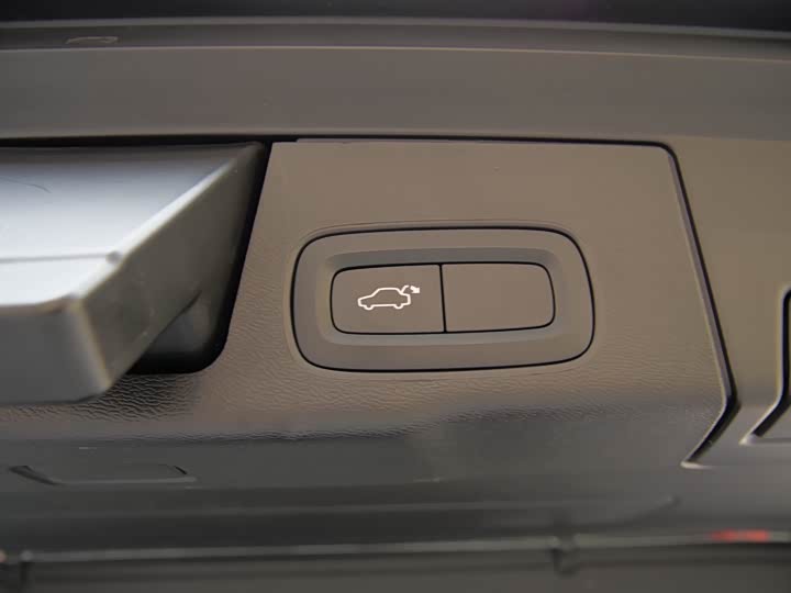 Volvo XC 60 2024 B 5 4 WD — фото 18