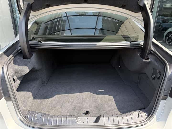 Jaguar XFL 2025 2.0 T P 250 2 WD — фото 9